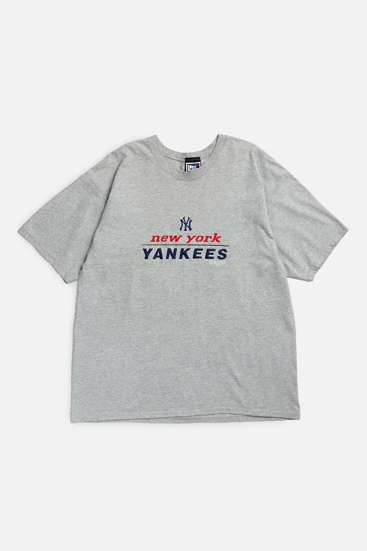 Vintage NY Yankees MLB Tee - L Chenille Blend Fleece Blend Nylon Blend