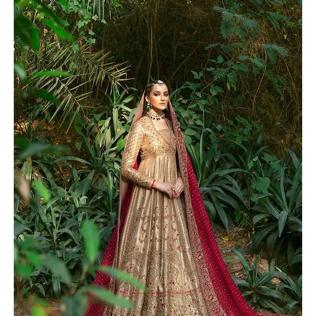Pishwas Lehenga Golden Bridal Dress Pakistani #BS762
